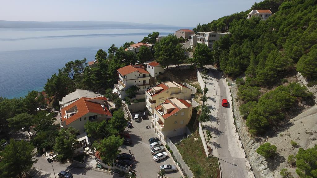 Apartments Villa Astra & Pinija Brela Exterior photo